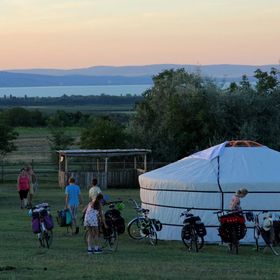 Dharma Mentett Állatok Kertje Bungalók & Farmping Siófok