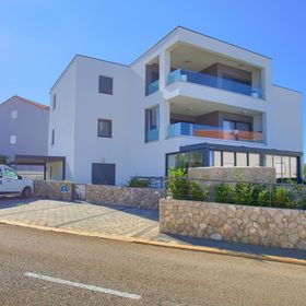 Crystal Aura Malinska