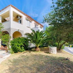 Apartments Sime Lopar