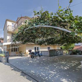 Apartments Mira I Vodice