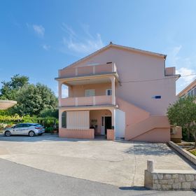 Apartments Slavica Lopar