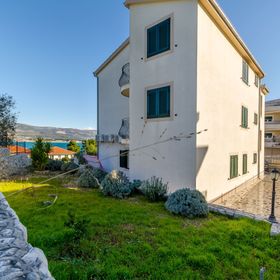 Apartments Mia Arbanija