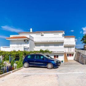 Apartments Pela Lopar