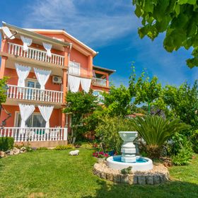 Apartments Lino Lopar