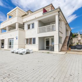 Apartments Villa J i M by the sea Rogoznica