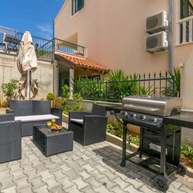 Apartments Villa J i M by the sea Rogoznica