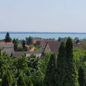 Kristály Apartmanház Vonyarcvashegy