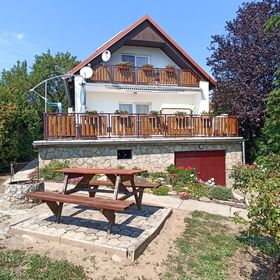 Ottó Nyaraló Révfülöp