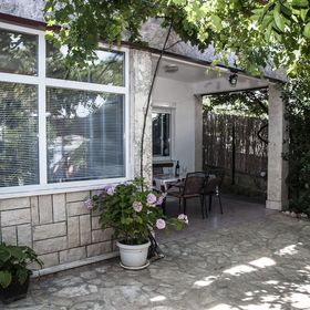 Apartment Roza Arbanija