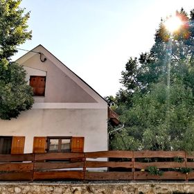 Hársfa Home Vendégház Mencshely