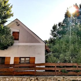 Hársfa Home Vendégház Mencshely