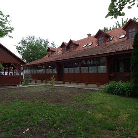 Hat Testvér Fogadó Dömsöd