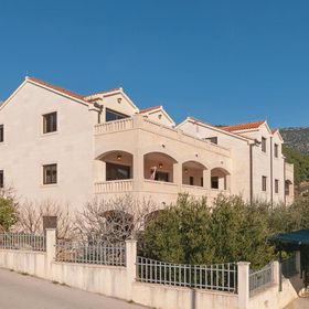 Apartman Bol - CDB552