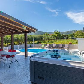 Apartman Kaštel Novi - CDF835