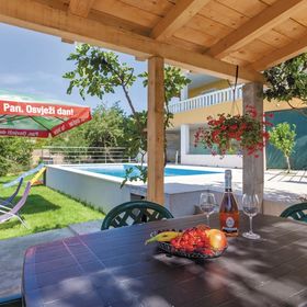 Apartman Žrnovnica - CDE338