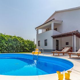 Vendégház Valbandon - CIF823