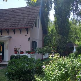 Holdviola Nyaralóház Balatonföldvár