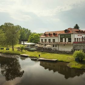 Ostende Chocerady - ubytování u řeky