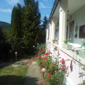 Kulcsosház Vendégház Hollóháza