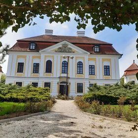  Erdőtarcsai Kastély Panzió