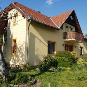 Napraforgó Apartman Gyenesdiás