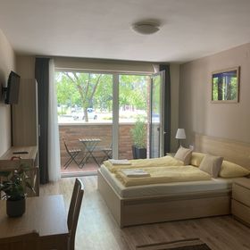 Castellum Panzió Gyula