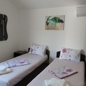 Căsuțele Danca Mraconia Eșelnița ***