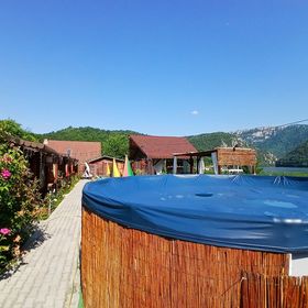 Căsuțele Danca Mraconia Eșelnița ***