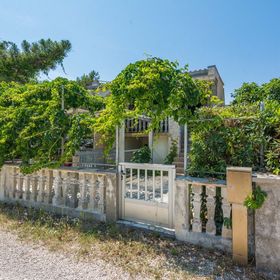 Apartments Bilic Vir