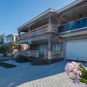 Apartments Weiss Vir