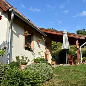 Zergeboglár Vendégház Ajkarendek