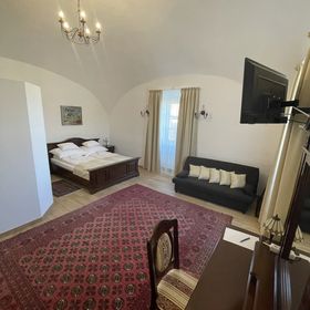 Széchenyi Kúria Monok