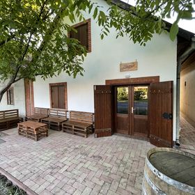 Perényi Pince és Vendégház Hajós