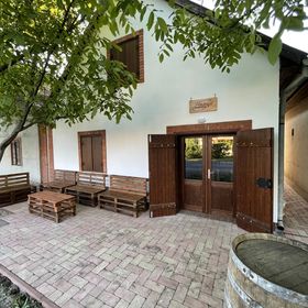 Perényi Pince és Vendégház Hajós