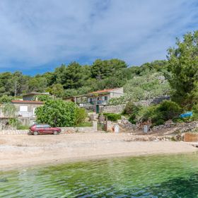 House Isabella Necujam