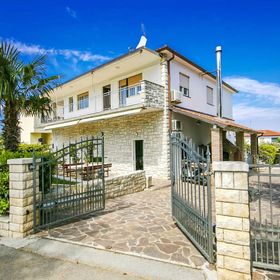 Apartment With Pool Elio 7 Umag