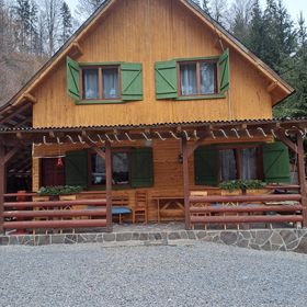 Cabana Zöldfenyő Vărșag