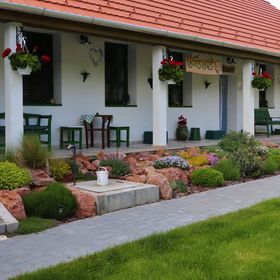 Ladislaus Schnaps-Haus Falusi Vendégház Csolnok