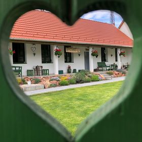 Ladislaus Schnaps-Haus Falusi Vendégház Csolnok