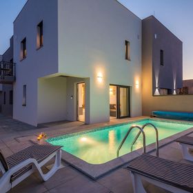 Apartmanok Családok Részére Medencével Vir - 18522