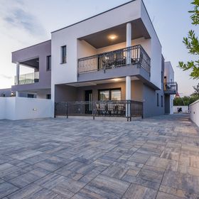 Apartmanok Családok Részére Medencével Vir - 18522