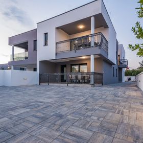 Apartmanok Családok Részére Medencével Vir - 18522