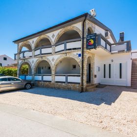 Apartmanok Parkolóhellyel Vir - 18540