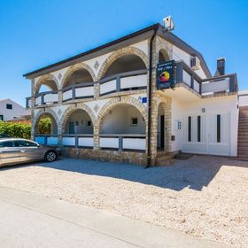 Apartmanok Parkolóhellyel Vir - 18540