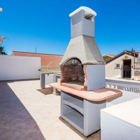 Apartmanok Parkolóhellyel Vir - 18540