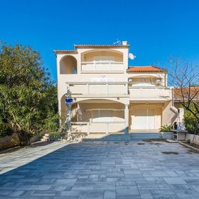 Apartmanok Parkolóhellyel Vir - 18592