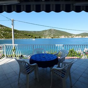 Apartmanok A Tenger Mellett Vinisce, Trogir - 19014 Vinišće