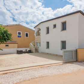 Apartmanok Parkolóhellyel Vir - 19100