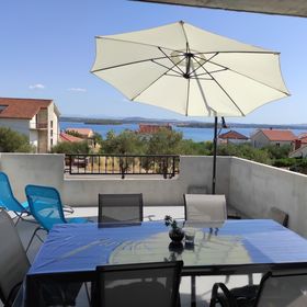 Apartmanok Parkolóhellyel Tkon, Pasman - 19127 Tkon