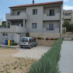 Apartmanok Parkolóhellyel Tkon, Pasman - 19127 Tkon